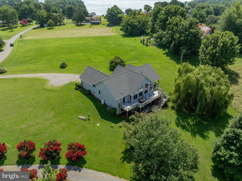 125 LAKE CT., Bumpass, VA 23024