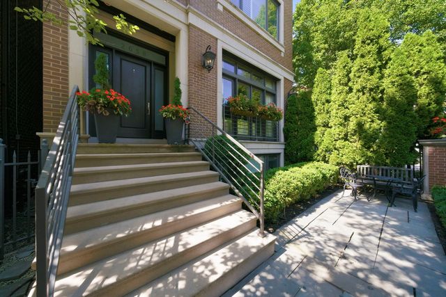 2658 N Mildred Avenue, Chicago, IL 60614