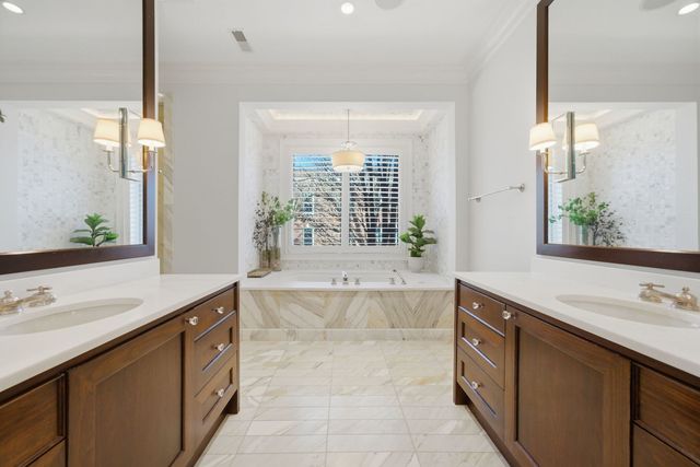 2658 N Mildred Avenue, Chicago, IL 60614