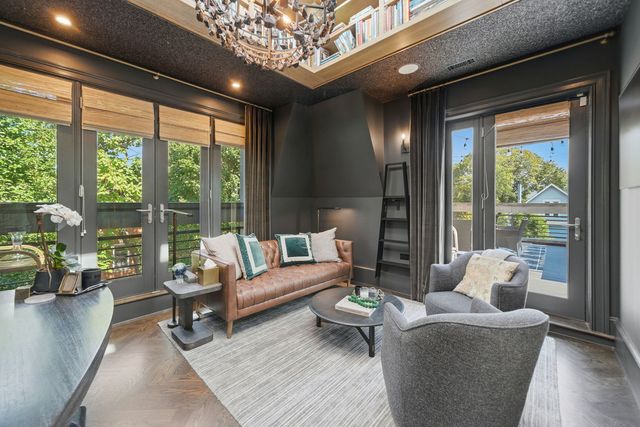 2658 N Mildred Avenue, Chicago, IL 60614