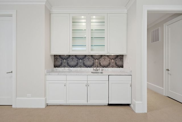 2658 N Mildred Avenue, Chicago, IL 60614
