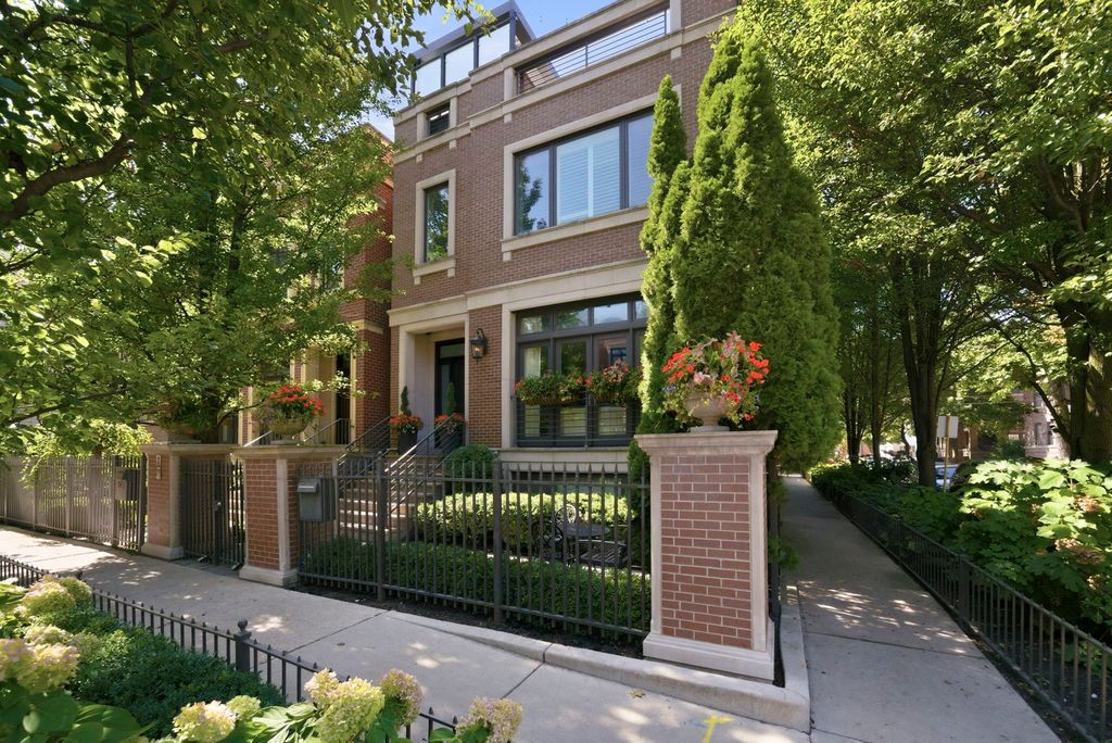 2658 N Mildred Avenue, Chicago, IL 60614