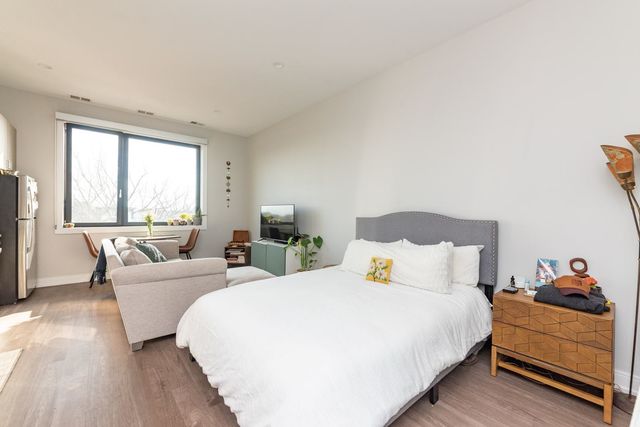 1966 N Milwaukee Avenue 304, Chicago, IL 60647