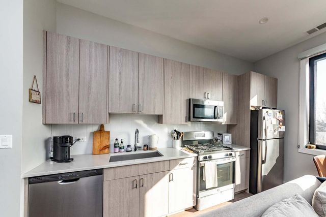 1966 N Milwaukee Avenue 304, Chicago, IL 60647
