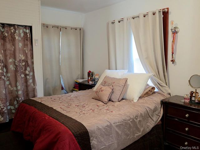 2 Sportsmans Avenue, Freeport, NY 11520