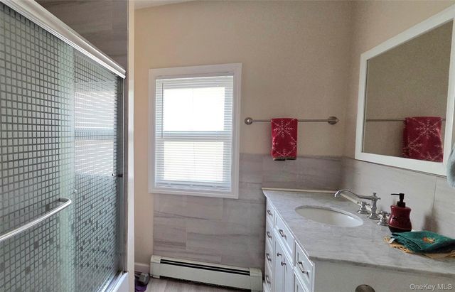 2 Sportsmans Avenue, Freeport, NY 11520