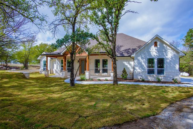 1683 S Hubbard Street, Alvord, TX 76225