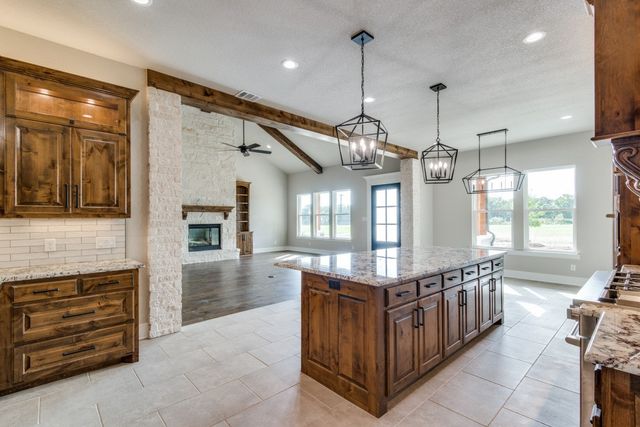1683 S Hubbard Street, Alvord, TX 76225