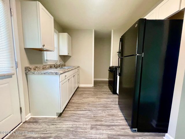 5401 Ailanthus Trl, Louisville, KY 40219