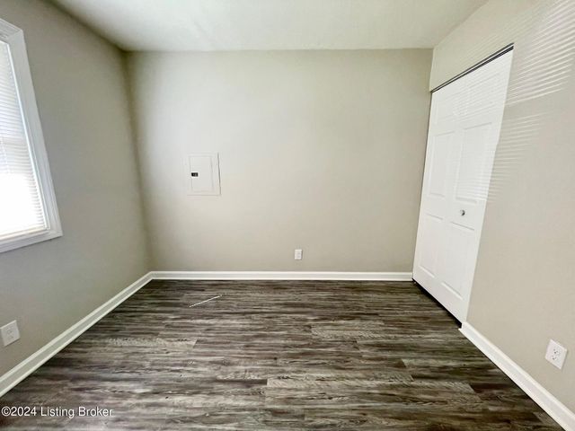 5401 Ailanthus Trl, Louisville, KY 40219