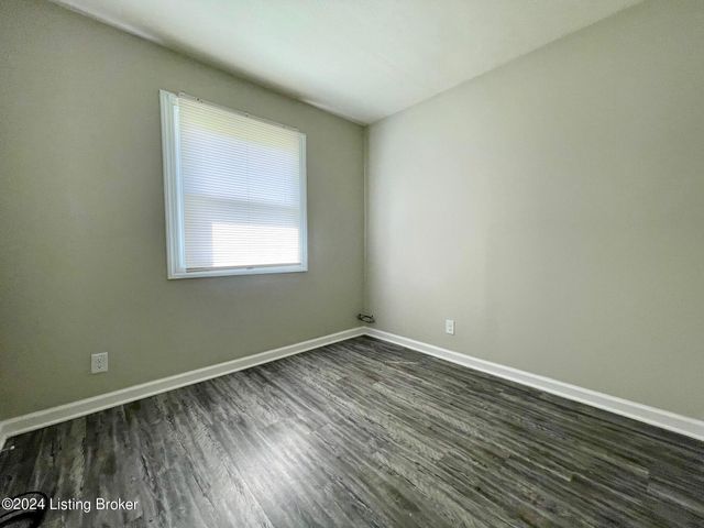 5401 Ailanthus Trl, Louisville, KY 40219