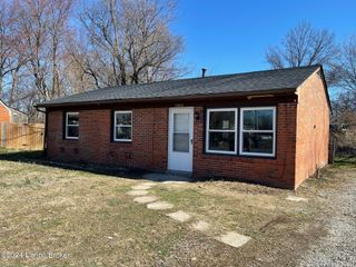 5401 Ailanthus Trl, Louisville, KY 40219