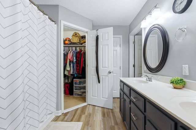 8 Mesa Verde Cove, Maumelle, AR 72113