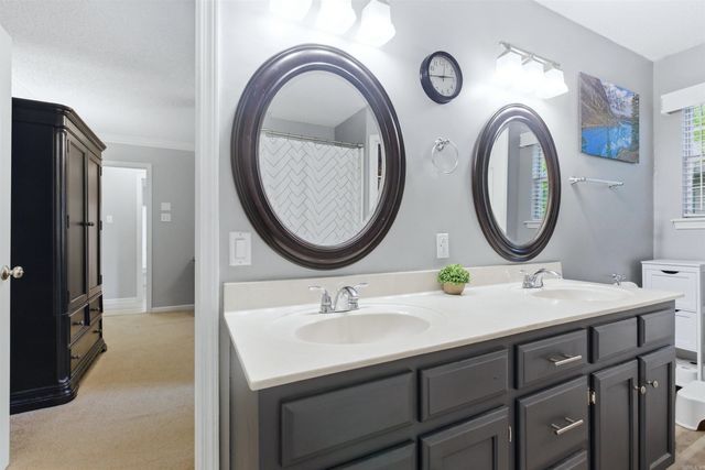 8 Mesa Verde Cove, Maumelle, AR 72113