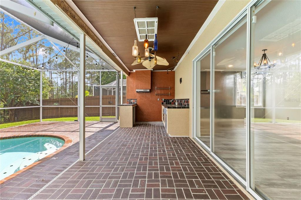 Image 40 of property listing at 9307 POPLAR CREEK COURT, Tampa, FL 33647