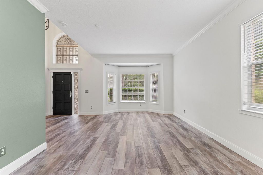 Image 8 of property listing at 9307 POPLAR CREEK COURT, Tampa, FL 33647