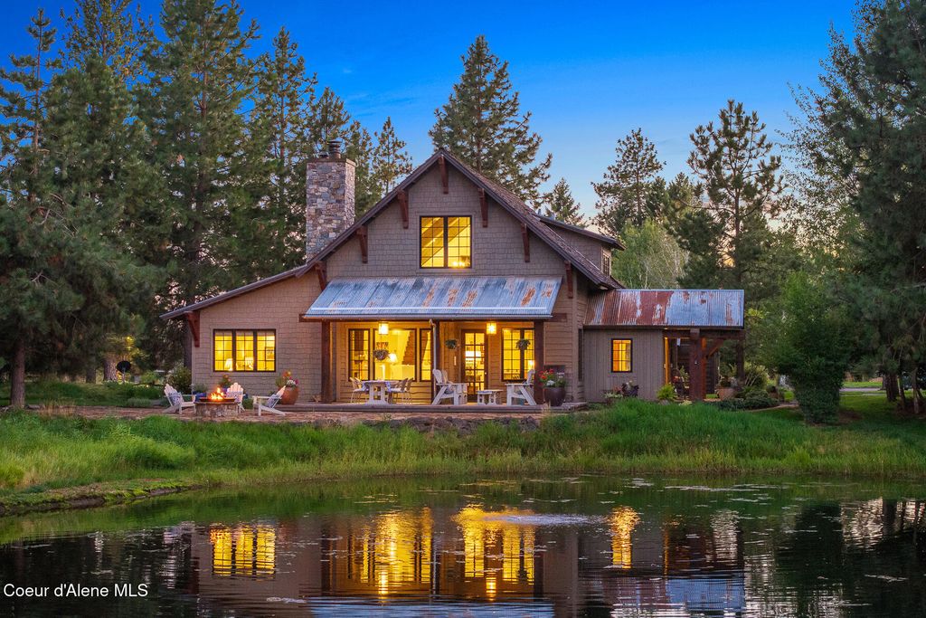 6779 S OLD BARN RD, Harrison, ID 83833