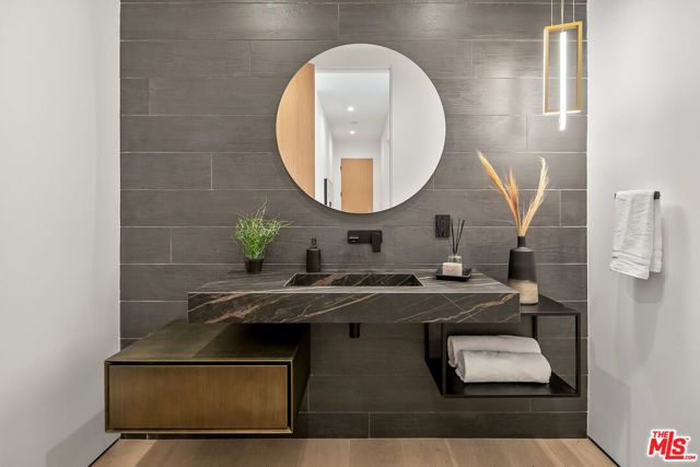 211 Veteran Avenue, Los Angeles, CA 90024