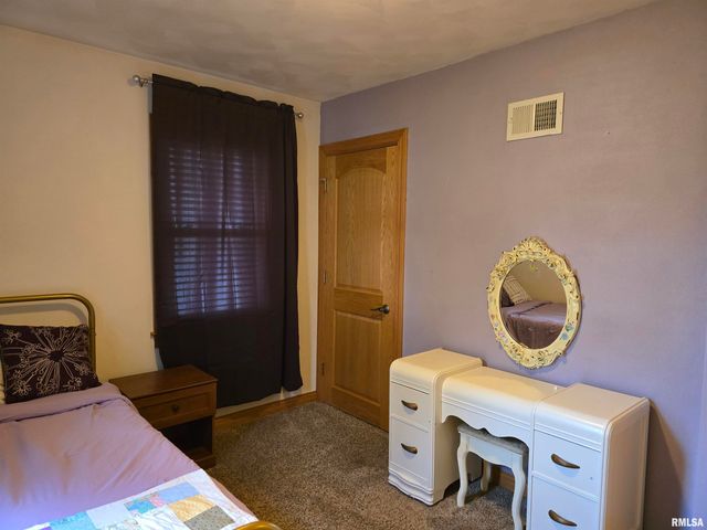 34 8TH Avenue, Canton, IL 61520