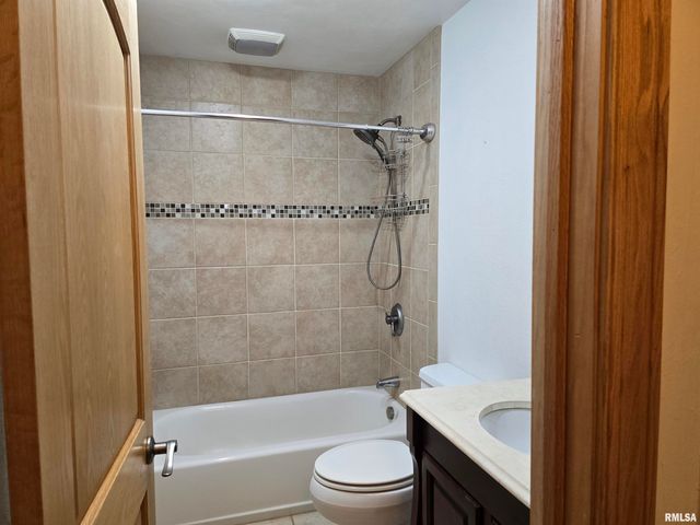 34 8TH Avenue, Canton, IL 61520