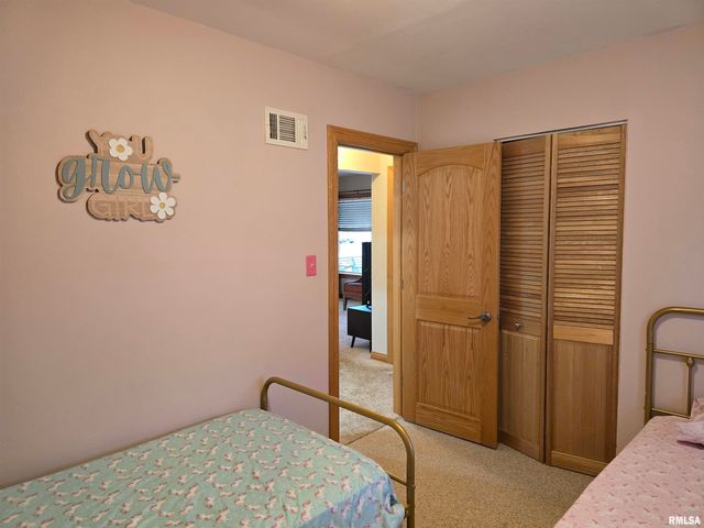 34 8TH Avenue, Canton, IL 61520