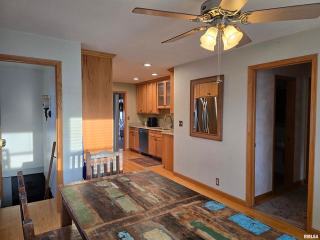 34 8TH Avenue, Canton, IL 61520