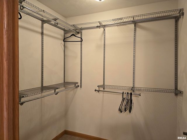 34 8TH Avenue, Canton, IL 61520