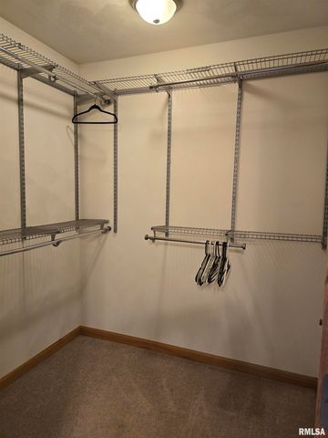 34 8TH Avenue, Canton, IL 61520