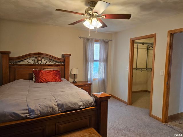 34 8TH Avenue, Canton, IL 61520