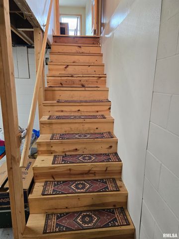 34 8TH Avenue, Canton, IL 61520