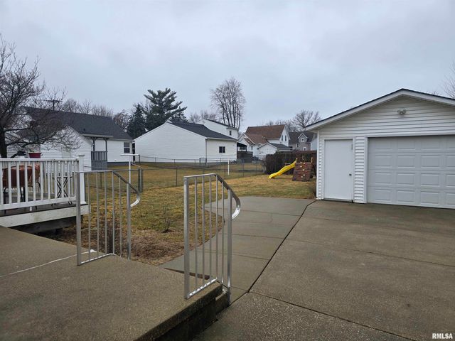 34 8TH Avenue, Canton, IL 61520