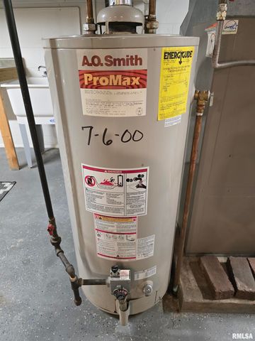 34 8TH Avenue, Canton, IL 61520