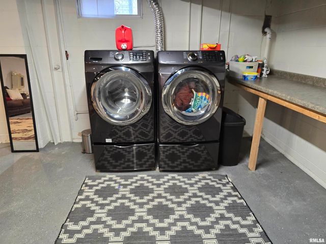 34 8TH Avenue, Canton, IL 61520