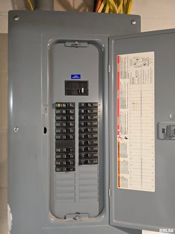 34 8TH Avenue, Canton, IL 61520