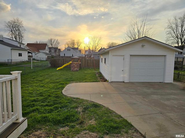 34 8TH Avenue, Canton, IL 61520