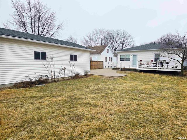 34 8TH Avenue, Canton, IL 61520