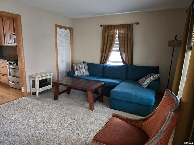 34 8TH Avenue, Canton, IL 61520