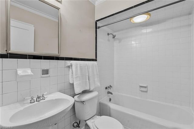 1813 Colonial Avenue, Greensboro, NC 27408