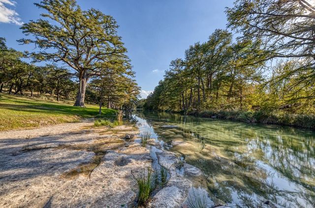 416 Cold Springs River Dr, Concan, TX 78873