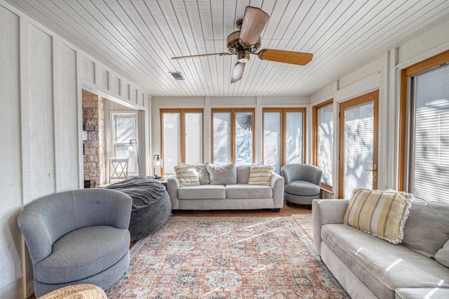 416 Cold Springs River Dr, Concan, TX 78873