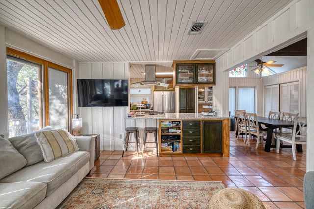 416 Cold Springs River Dr, Concan, TX 78873