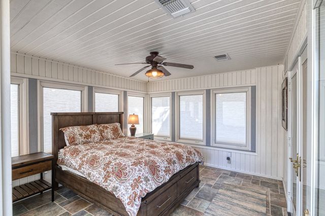 416 Cold Springs River Dr, Concan, TX 78873