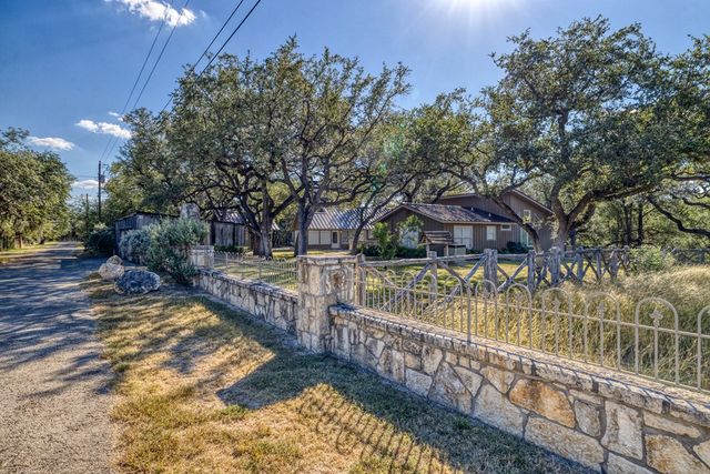 416 Cold Springs River Dr, Concan, TX 78873