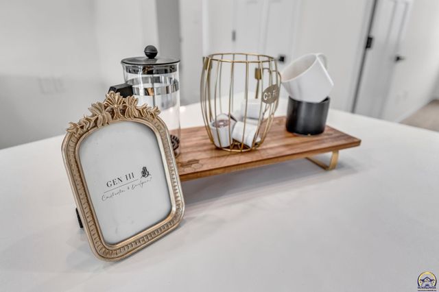 1928 NW 8th St, Topeka, KS 66608