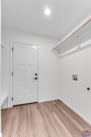 1928 NW 8th St, Topeka, KS 66608