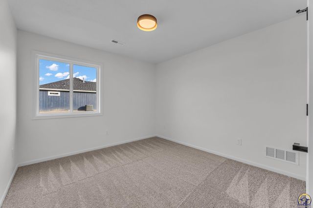 1928 NW 8th St, Topeka, KS 66608