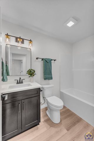 1928 NW 8th St, Topeka, KS 66608