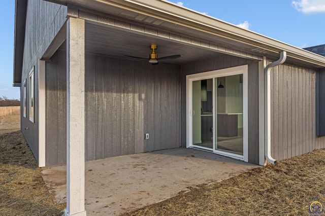 1928 NW 8th St, Topeka, KS 66608