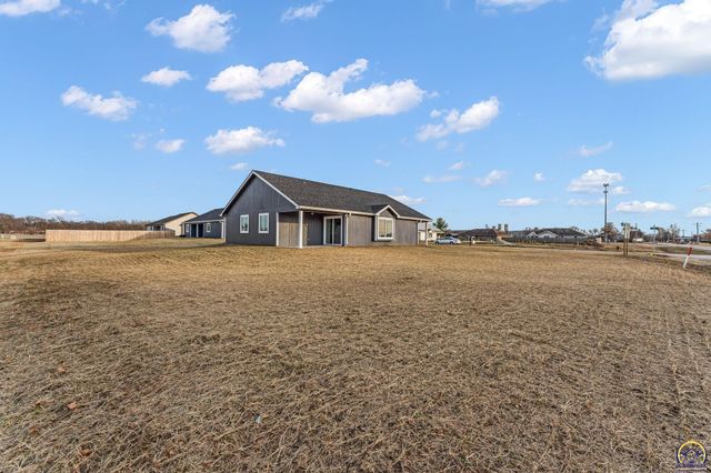 1928 NW 8th St, Topeka, KS 66608