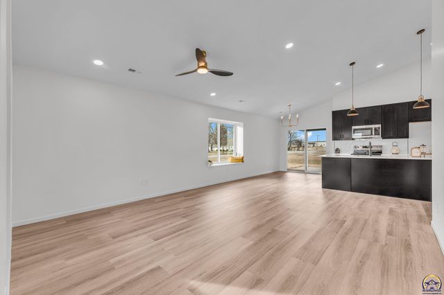 1928 NW 8th St, Topeka, KS 66608